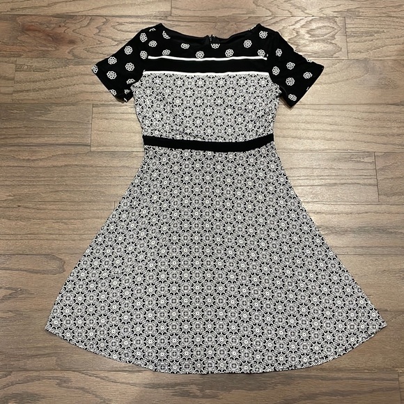 LOFT Petite Black and White Knit Dress - Size 0P - Picture 1 of 13